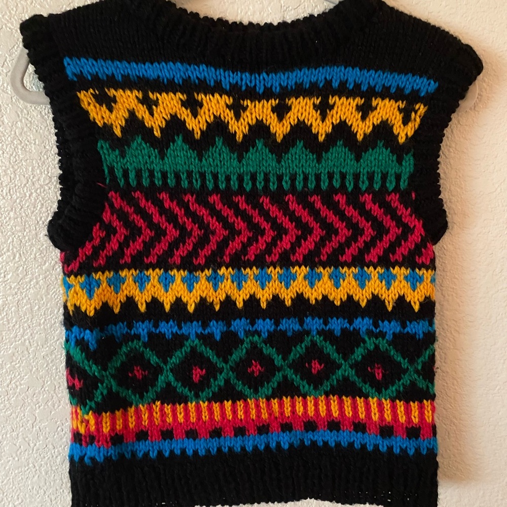 Vibrantly colored, knitted top!